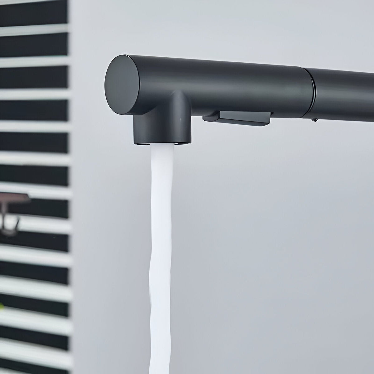 Arona Kitchen Sink Faucet Solid Brass with Pull-Out Sprayer
