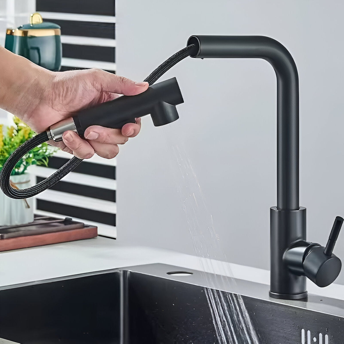 Arona Kitchen Sink Faucet Solid Brass with Pull-Out Sprayer